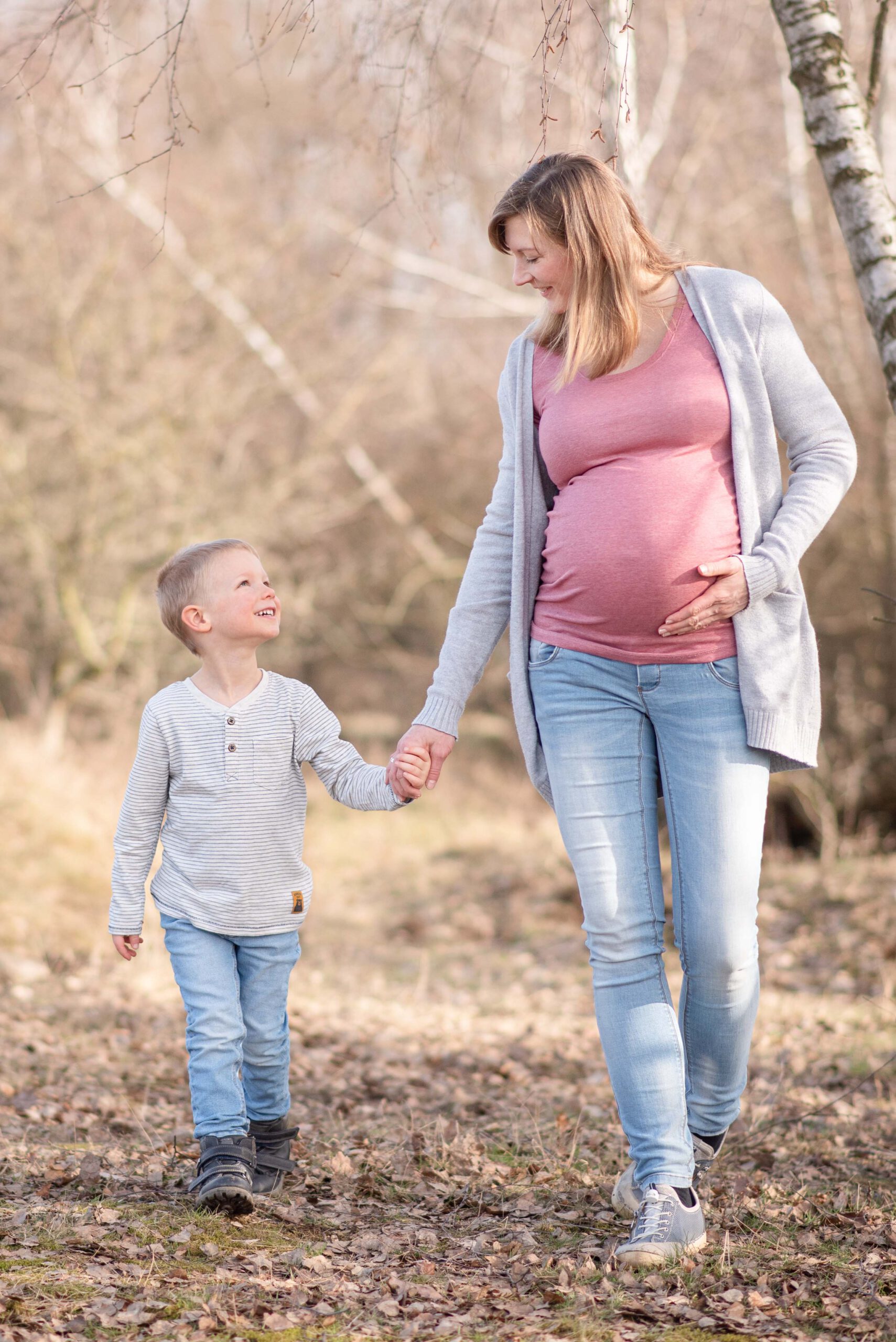 Babybauchbilder im Freien